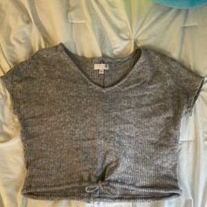 Cropped, adjustable waist, greyish pink tshirt from SO
